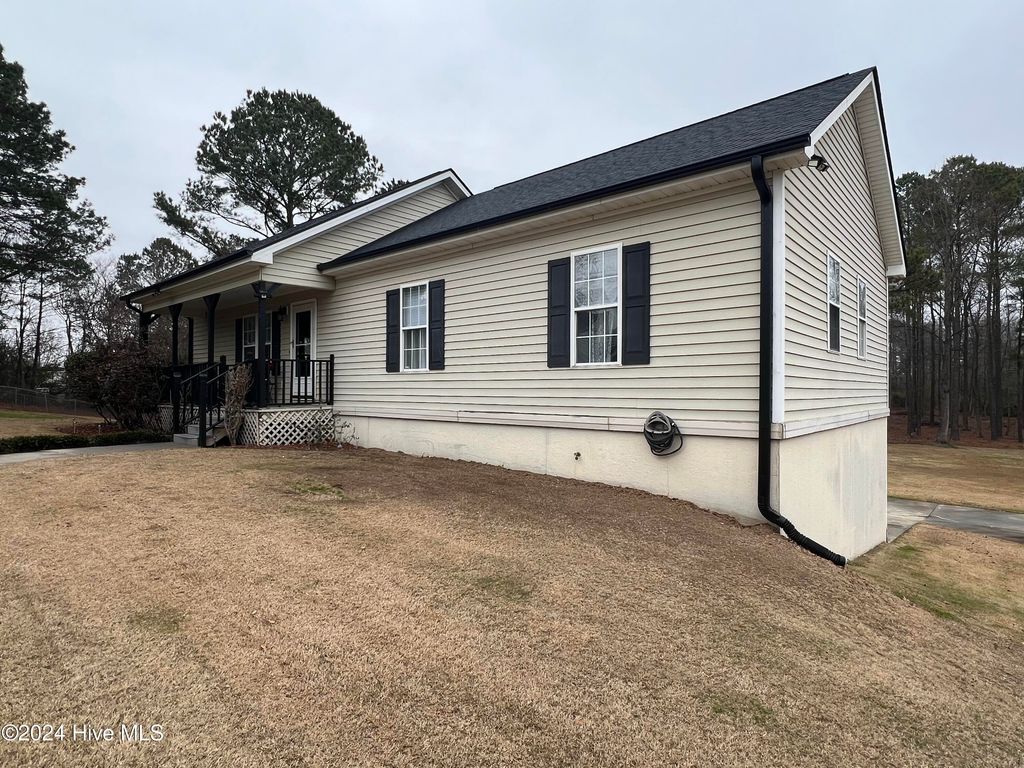 207 Jordan Bluff Drive, Pikeville, NC 27863