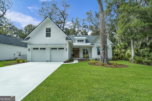 529 Eagle Crest Drive, Waverly, GA 31565