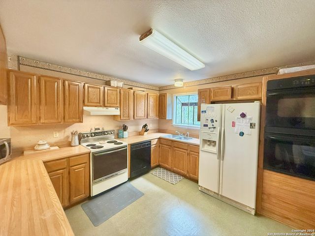 277 RIVIERA DR, Canyon Lake, TX 78133