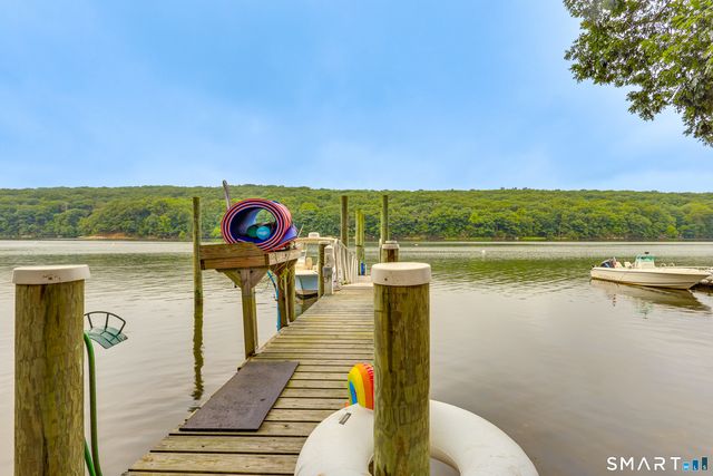 11 Stanton Street, Waterford, CT 06385