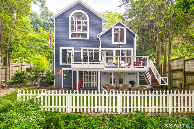 11 Stanton Street, Waterford, CT 06385