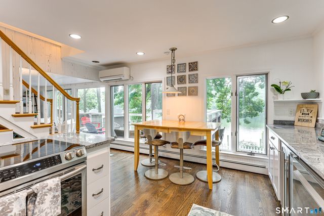 11 Stanton Street, Waterford, CT 06385