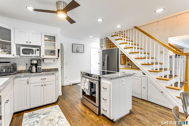 11 Stanton Street, Waterford, CT 06385