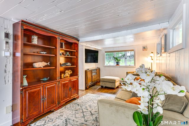 11 Stanton Street, Waterford, CT 06385