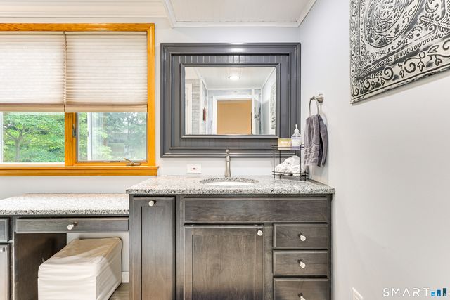 11 Stanton Street, Waterford, CT 06385
