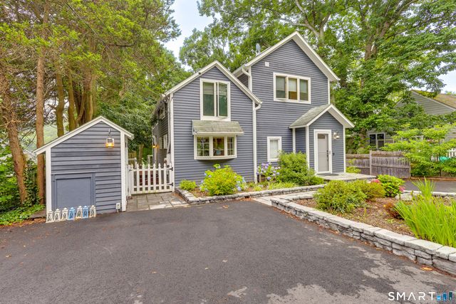 11 Stanton Street, Waterford, CT 06385
