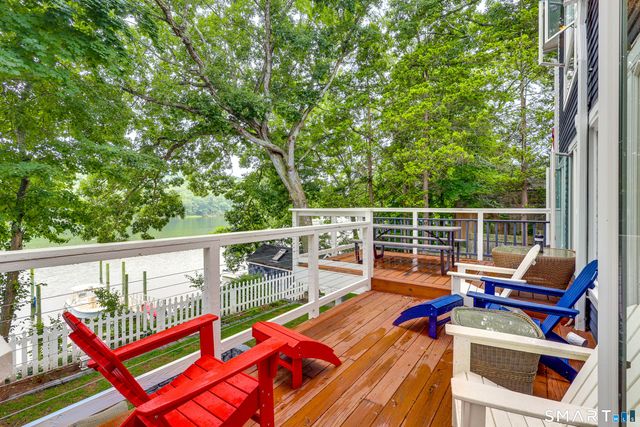 11 Stanton Street, Waterford, CT 06385