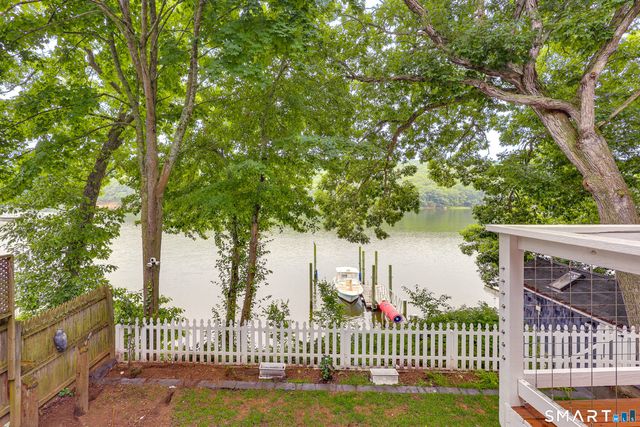 11 Stanton Street, Waterford, CT 06385