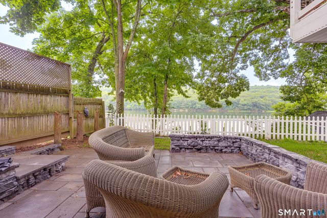 11 Stanton Street, Waterford, CT 06385