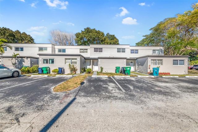 15007 SW 80th Ter 813, Miami, FL 33193