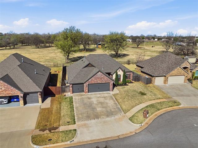 2505 Wayne Cutt Avenue, Yukon, OK 73099