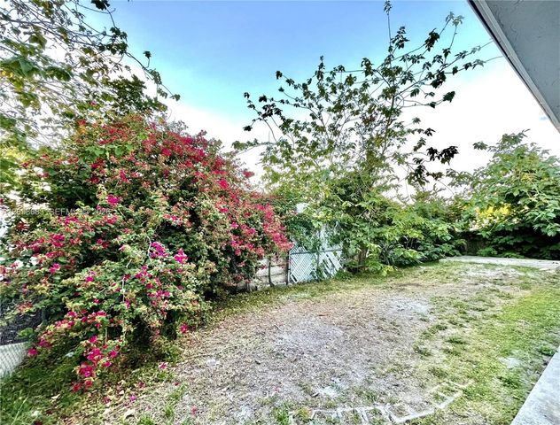 5911 Liberty St 5913, Hollywood, FL 33021