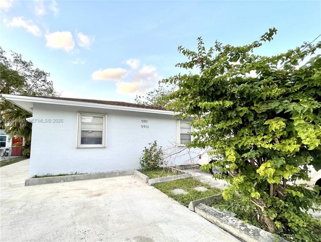 5911 Liberty St 5913, Hollywood, FL 33021