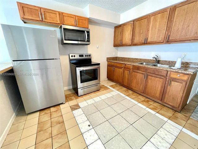 5911 Liberty St 5913, Hollywood, FL 33021