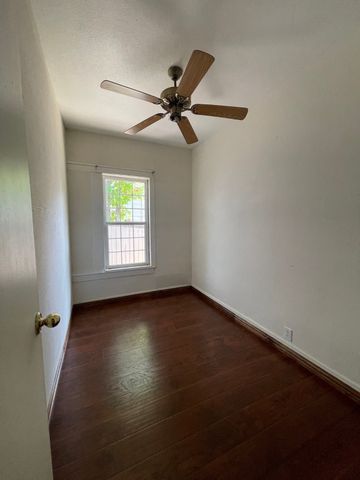 814 Cameron Avenue, Dallas, TX 75223