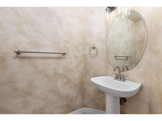 6632 Majestic Dr, Fort Collins, CO 80528