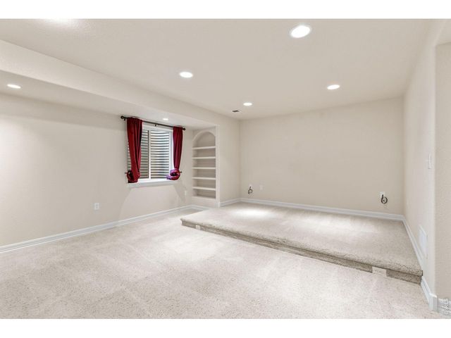 6632 Majestic Dr, Fort Collins, CO 80528