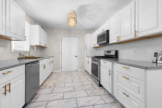 200 Bounty Drive NE, Poplar Grove, IL 61065