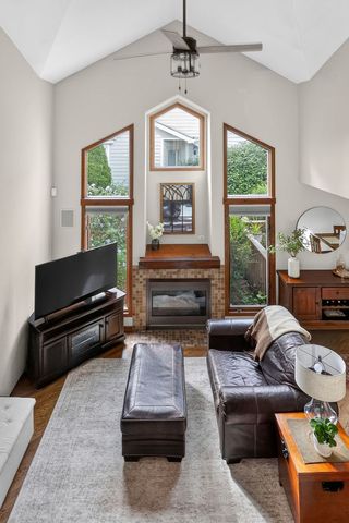319 Jamatt Court, Naperville, IL 60540