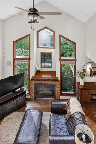 319 Jamatt Court, Naperville, IL 60540