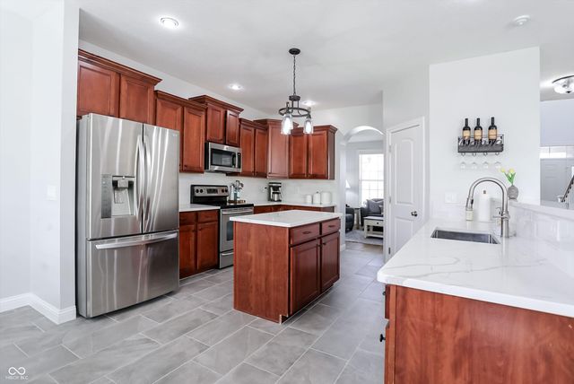 6121 Golden Eagle Drive, Zionsville, IN 46077