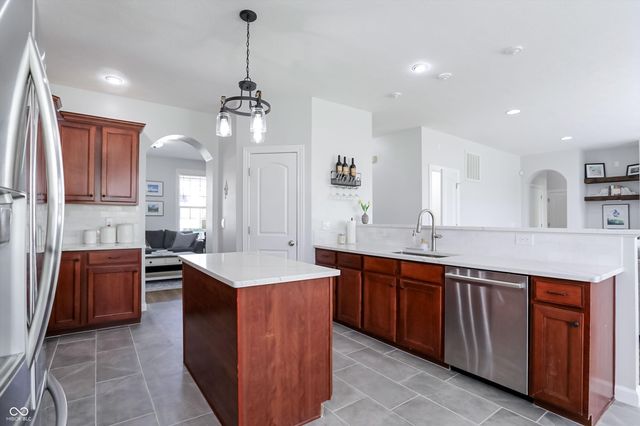 6121 Golden Eagle Drive, Zionsville, IN 46077