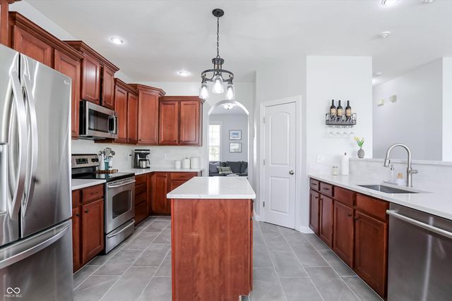 6121 Golden Eagle Drive, Zionsville, IN 46077