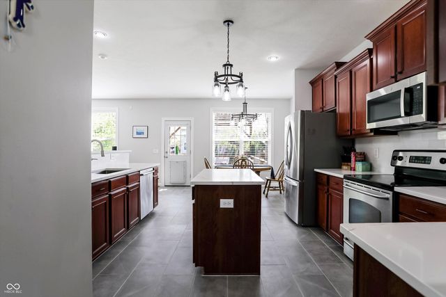 6121 Golden Eagle Drive, Zionsville, IN 46077