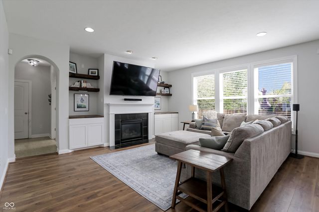 6121 Golden Eagle Drive, Zionsville, IN 46077