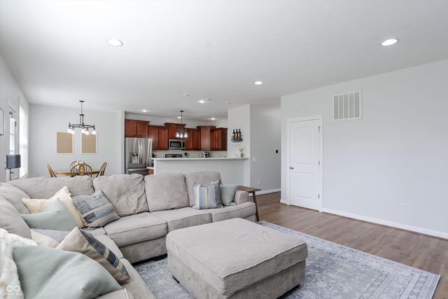 6121 Golden Eagle Drive, Zionsville, IN 46077