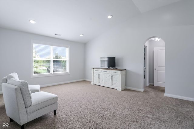 6121 Golden Eagle Drive, Zionsville, IN 46077