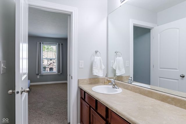 6121 Golden Eagle Drive, Zionsville, IN 46077