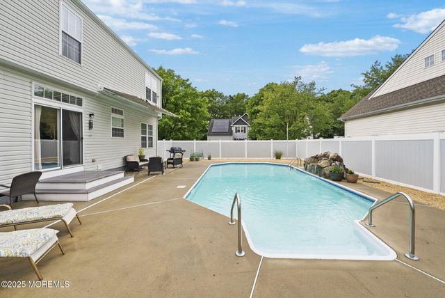 10 Butternut Lane, Bayville, NJ 08721