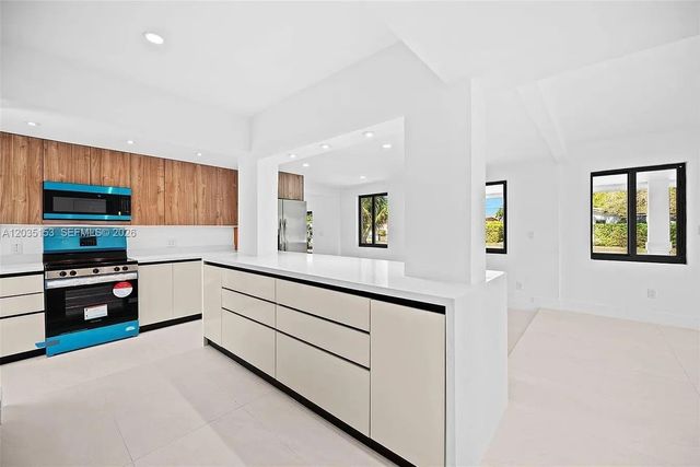 10000 SW 43rd St, Miami, FL 33165