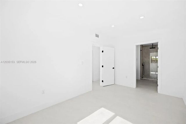 10000 SW 43rd St, Miami, FL 33165