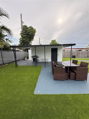 10000 SW 43rd St, Miami, FL 33165