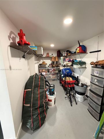 10000 SW 43rd St, Miami, FL 33165
