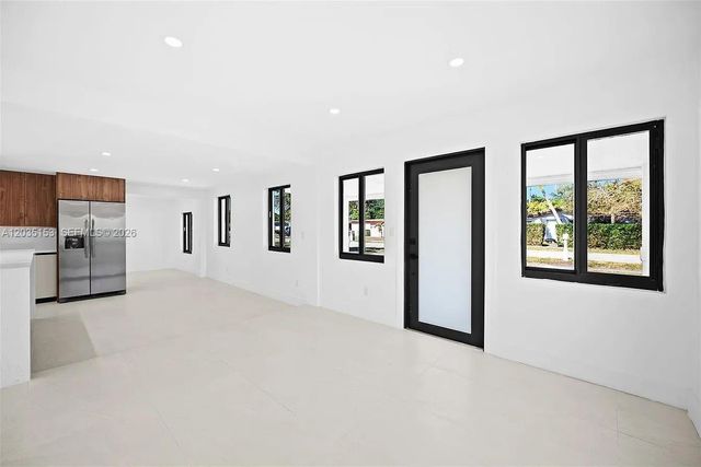 10000 SW 43rd St, Miami, FL 33165