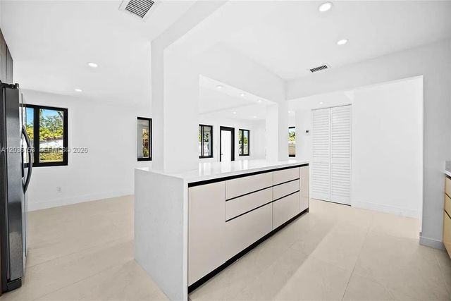 10000 SW 43rd St, Miami, FL 33165