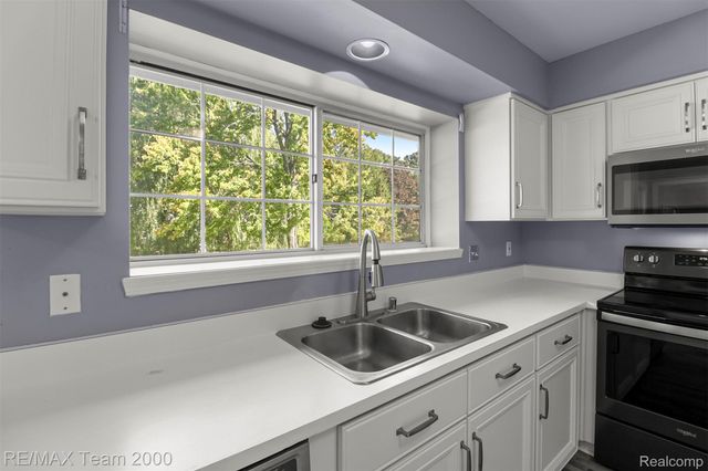 45225 Yorkshire Drive, Novi, MI 48375