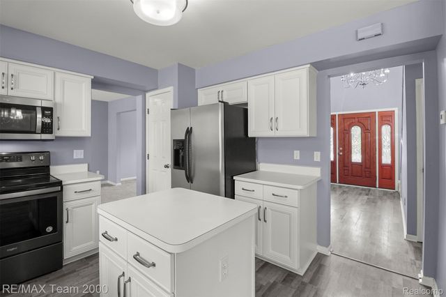 45225 Yorkshire Drive, Novi, MI 48375