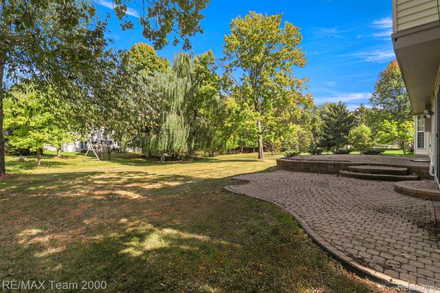45225 Yorkshire Drive, Novi, MI 48375