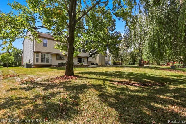 45225 Yorkshire Drive, Novi, MI 48375