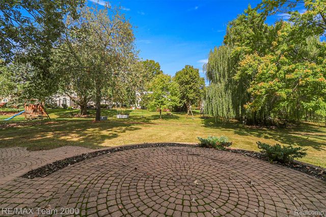 45225 Yorkshire Drive, Novi, MI 48375