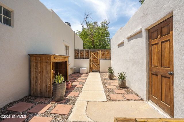 3305 East Street, Las Cruces, NM 88005