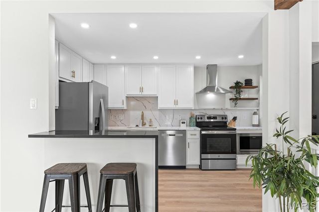 7171 White Oak Lane, University City, MO 63130