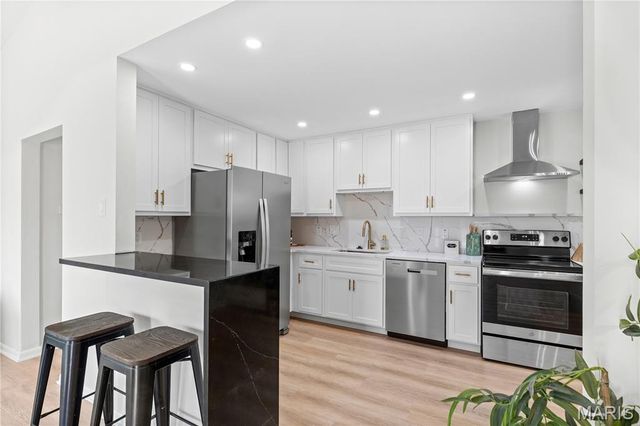 7171 White Oak Lane, University City, MO 63130