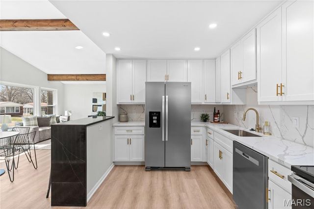 7171 White Oak Lane, University City, MO 63130