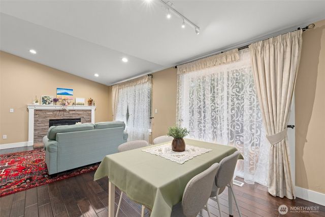 22706 NE 12th Place, Sammamish, WA 98074