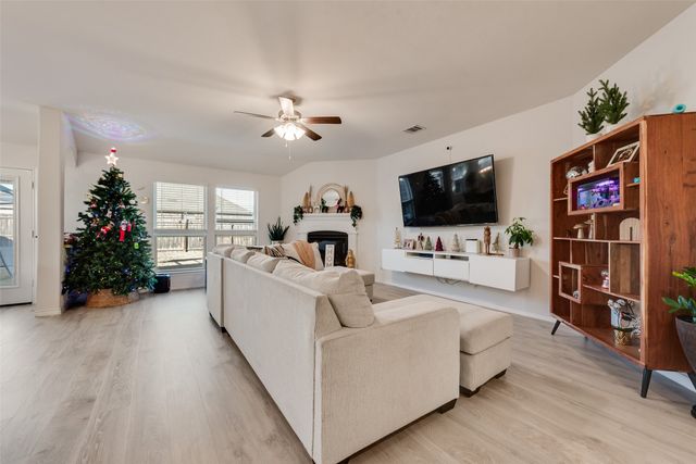 10501 Fountain Gate Street, Aubrey, TX 76227